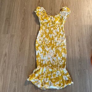 *NEVER WORN** yellow and floral midi dress